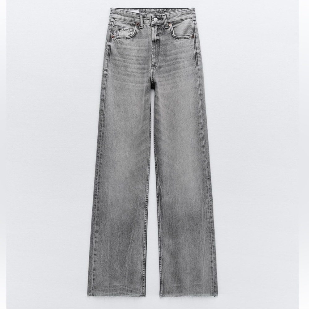 Zara Women’s High Rise Wide Leg Gray Extra Long  Distressed Raw Hem Jeans Size 6
